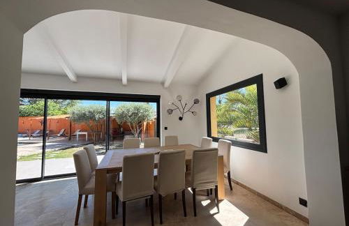 Villa Soleil Piscine Jacuzzi Pétanque Espace bbq billard et salons extérieurs - Foto 22