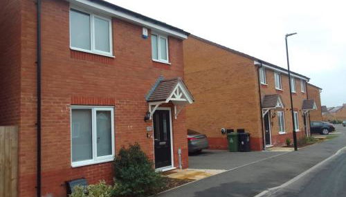 4 Bedroom Executive detached house, sleep 10, Garden, Ideal for Contractors, family and group, by home away at Ideal home & cottage - Foto 3