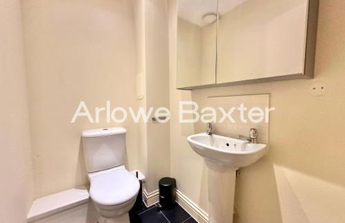 Modern 4-Bedroom House, Families and Contractors - Foto 18