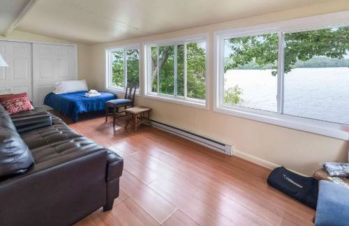 Family Lakefront Adventure House 3BR wFirepit & Scenic - Foto 34