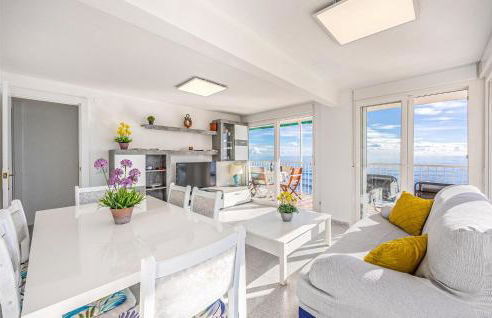 Stunning Apartment In El Campello - Photo 18