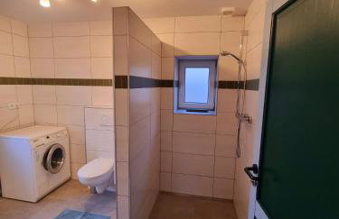 Die alte Waldkate - Windschief und mitten in der Natur - Foto 15