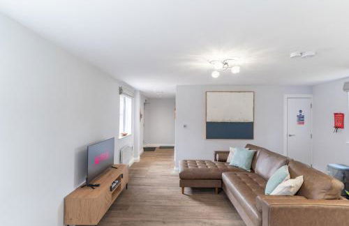 Redwood Escape Stylish New Forest Stay Sleeps 4 Near Paultons Park - Foto 1