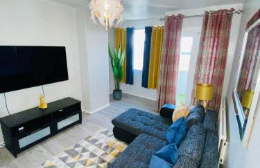 Bright, Spacious, modern Interior Decor 2 bedrooms Apartment with amazing views - Photo 1