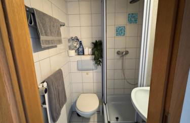 1 Zi Whg an der Universität zu Kiel-City, Alsenstrasse 17, perfekt als Schadenwohnung, eigener Parkplatz, 45 qm, große Wohnküche, , Wlan incl, perfekt möbliert, je 3 Min zur Universitätsklinik zu Kiel, Ostsee, Seebäder, - Foto 16