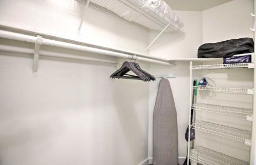 Sleek Phoenix Condo Walk to Biltmore Fashion Park - Foto 23