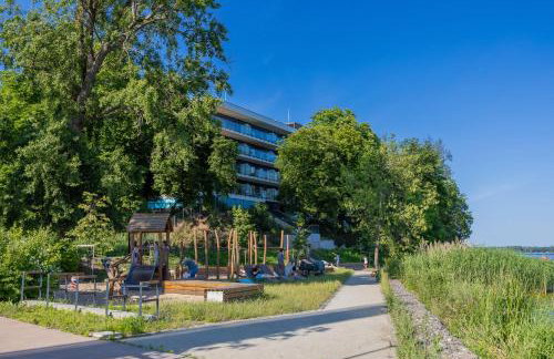 Modern Apartment by the Lake with Parking & Sauna in Zegrze by Noclegi Renters - Foto 7