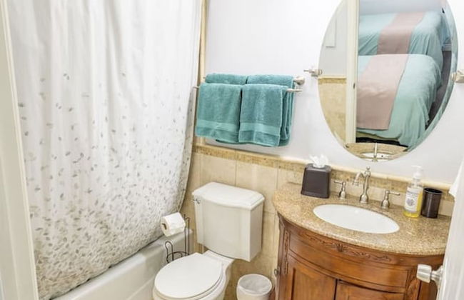 Farmington Gem 6BR Private Fenced Yard Sleeps 15 - Foto 44