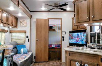 Bird House, Romance Glamping Pup Paradise Near River ADA - Photo 7