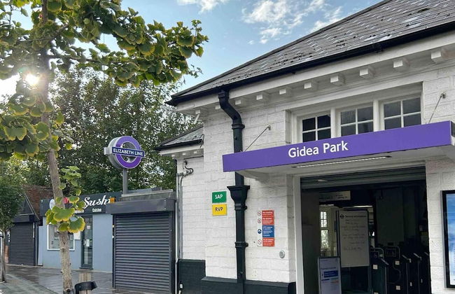 1-bed Apartment in Greater London Next to Station - Photo 22