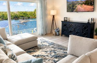 Charming Condo with Pool and Spectacular View - Photo 1