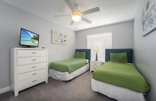 Fully Refurbished Vacation Home with South Facing Pool and Spa with Lake View in Quiet Community Nr Disney - Foto 23