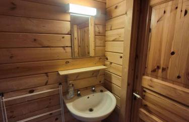 Eas Lodge - Photo 11