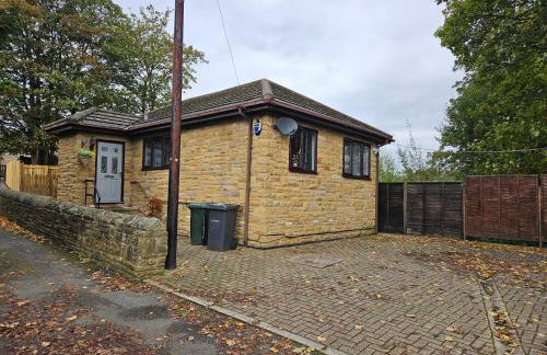 Lister Park Bradford 2bed Detached Cottage House Parking Cinema Screen Games Room - Foto 2