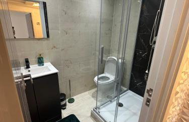 Flat in London - Photo 2