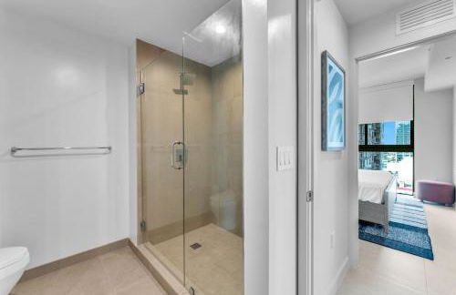 Chic Downtown Miami 2BR City Views Rooftop Pool - Foto 32