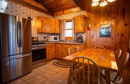 Cozy 3 Bedroom House - Prime Location - Birch Lake - Parking - CB06 - Foto 9