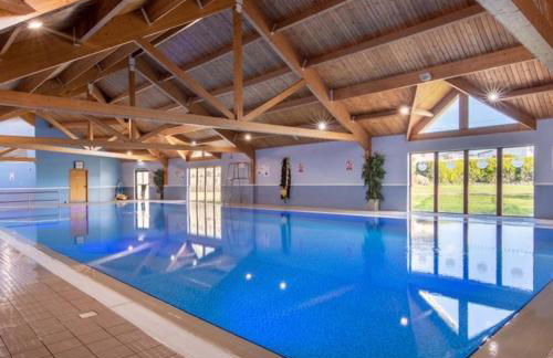 Seashell House with SEA VIEWS and FREE GYM POOL PASS - Photo 24