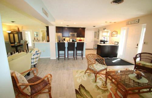 Tropical Beach House- 100 Steps to the Gulf! - Foto 17