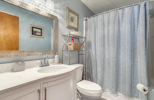 Oak Island Home w/ Fenced Yard, Walk to Long Beach - Foto 21