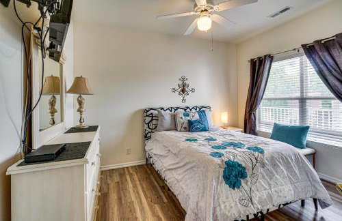 Lakefront Osage Beach Condo: Dock Your Boat Here! - Foto 21
