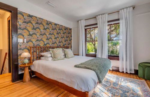 Sanctuary on 3rd - Walk to UF , Parking , Grill - Photo 29