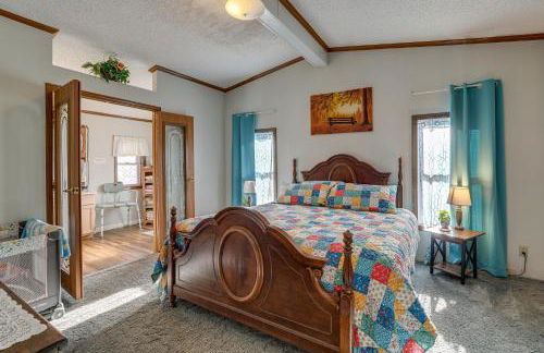 Pool, Large Porch! Country Home Near Roaring River - Foto 13