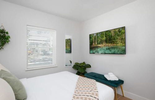 Serene Place Walk to UF Stadium Near Shands & Downtown - Foto 23