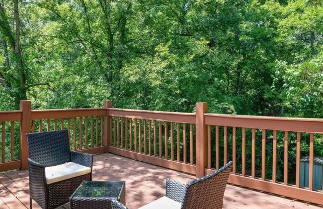 Cozy Oasis of Downtown Clarksville - Foto 25