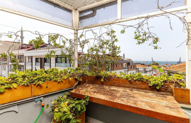 Chic Flat w Balcony BBQ 10 min to Emaar in Uskudar - Foto 8