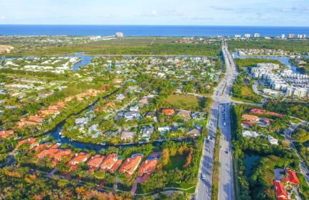 Luxury Modern Waterfront House in BEST Location! King Bed Suite & Close to Beach - Photo 35