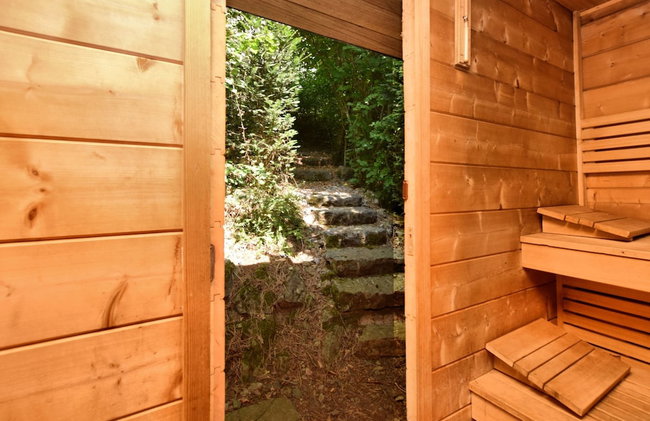 Beautiful, Modern House With Stunning Views, hot tub and Sauna in Green Surroundings - Photo 30