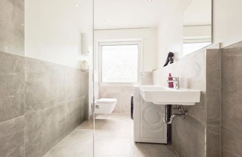 Tolstov Apartments - 3 Room Apartment - Balcony - Kitchen - Washing machine - next to Cologne - Foto 14