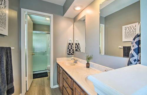 Modern Townhome with Fireplace Near Stoll Park - Foto 16