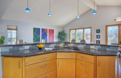 5 bedroom, 7 beds, 3 bath - Sleeps 12, Great for Families - Photo 5