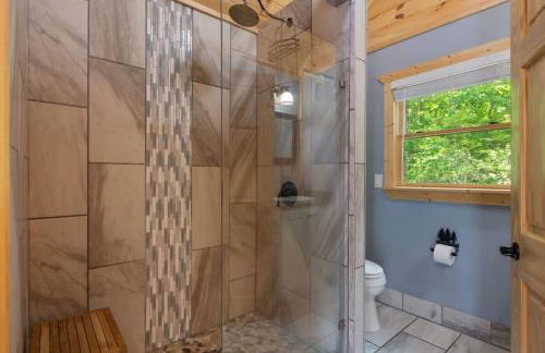 Couples Carriage House Retreat-Wineries & Hiking - Foto 12