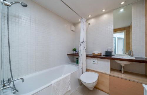 Lovely 3BD Flat, Parking, sleeps SIX close to O2 - Foto 35