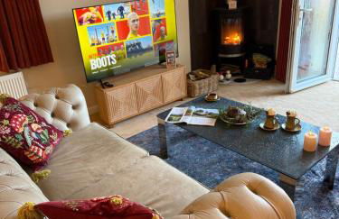 Romantic Luxury Cabin & Hot Tub near New Forest Dorset - Photo 25