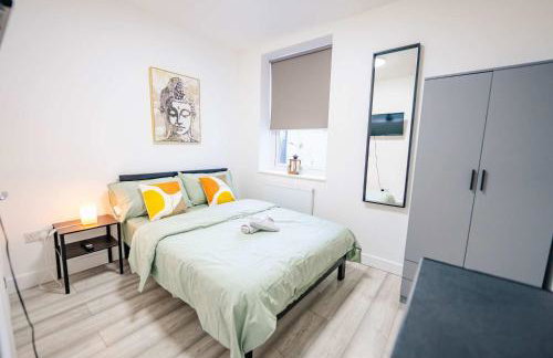 Entire Private Studio With Hot Tub - Photo 11