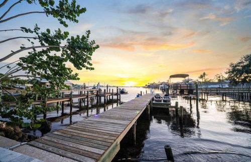 Pink Pony Villa - Waterfront Escape with Pool & Themed Rooms - Foto 4