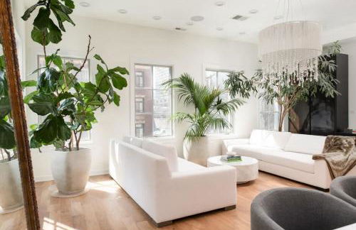 Luxury Gold Coast Penthouse with Deck & Views - Photo 8