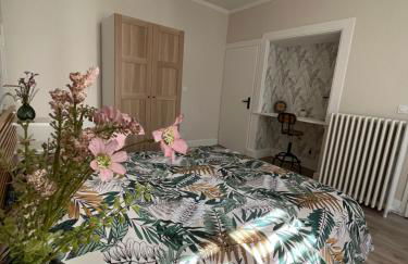 La Cour du Prince - F2 Centre-ville avec cour - Foto 13