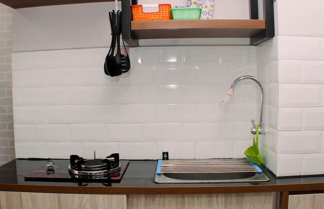 Stunning And Comfy Studio Apartment Transpark Juanda - Photo 13