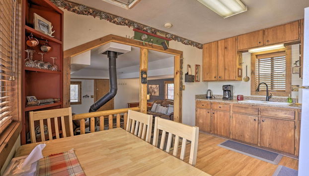 Fireplace, Deck & Mtn Views: Grand Lake Home - Foto 4, Interni
