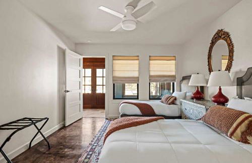 Relaxing Hill Country Home with Outdoor Fire Pit - Photo 25