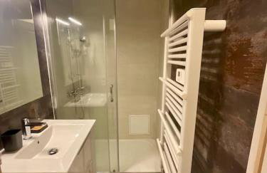 Maison "L'oeil du Prince" - Verdun Centre - Terrasse - Wifi - 7 couchages - 10 personnes - Garage Vélo et moto - Géré par PrestaZen'Services - Photo 13