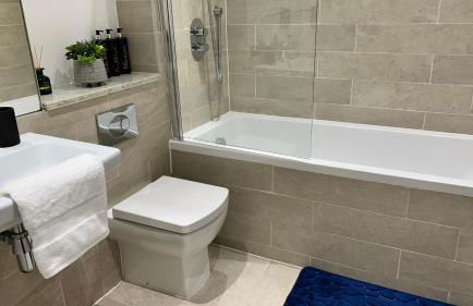 Elegant Modern 2-Bed Apartment steps from Belfast City Centre - Foto 31