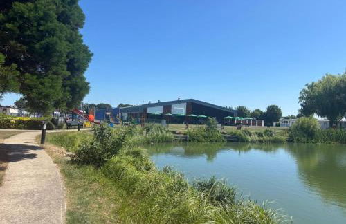 4 Sandringham, Patrington Haven, Hot Tub, Private garden & Parking - Foto 27