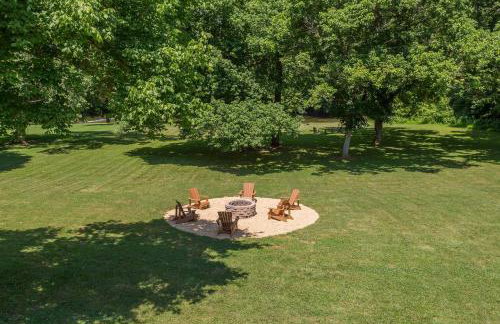 Riverfront Log Cabin Hot Tub, Mtn Views & Hottub - Foto 33