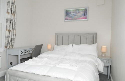Luxury 5 Star apartments, Parking, Garden, near Metro Stations 10-15mins to London - Foto 18
